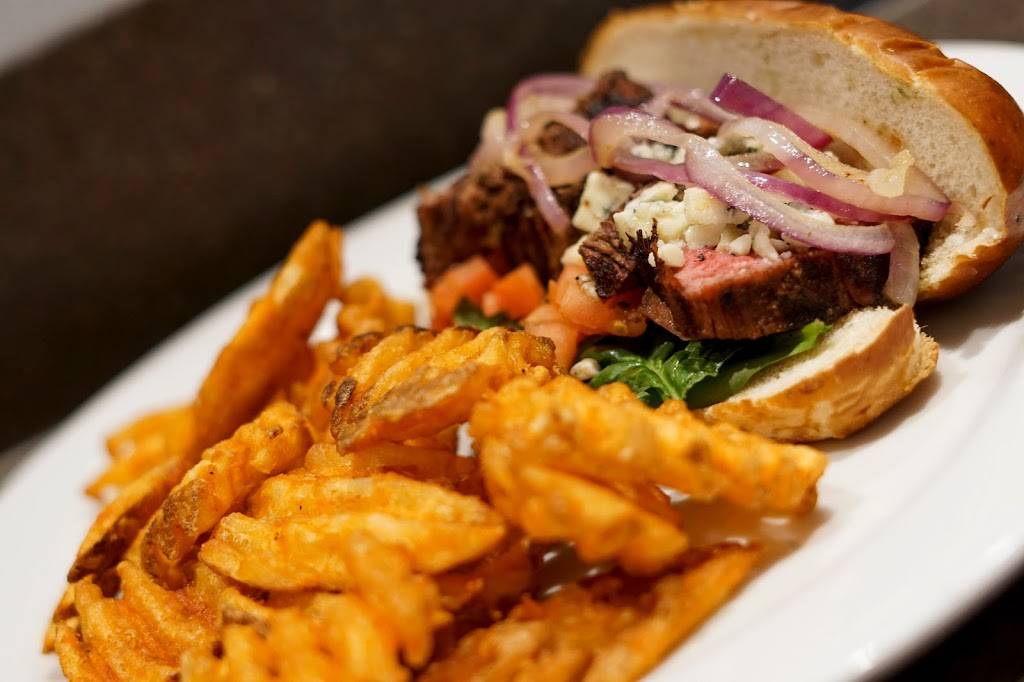 Avenue Bar & Grill | restaurant | 611 W Wisconsin Ave, Milwaukee, WI 53203, USA | 4142717327 OR +1 414-271-7327