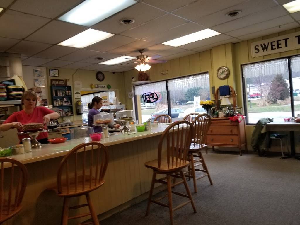 Dixie Diner | restaurant | 1724 Brevard Rd, Hendersonville, NC 28791, USA | 8286975025 OR +1 828-697-5025