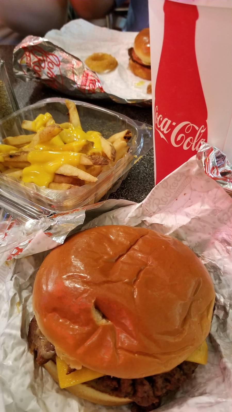 Johnny Rockets | restaurant | 5300 S Howell Ave, Milwaukee, WI 53207, USA | 4147475252 OR +1 414-747-5252