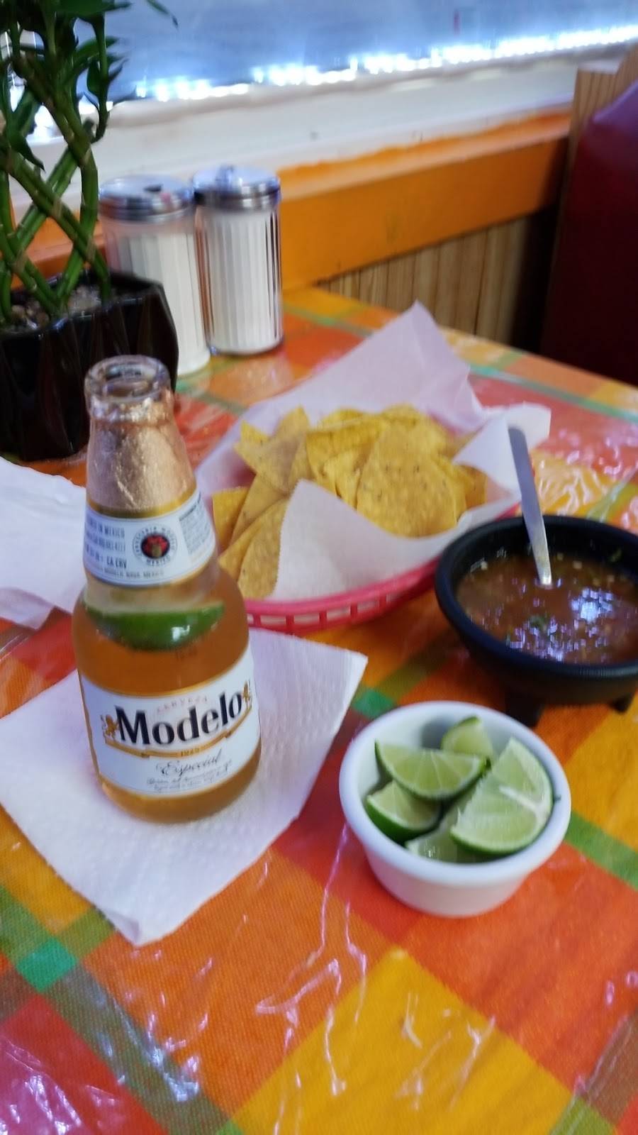 El Caporal | restaurant | 622 Washington St, Waukegan, IL 60085, USA | 8473369329 OR +1 847-336-9329