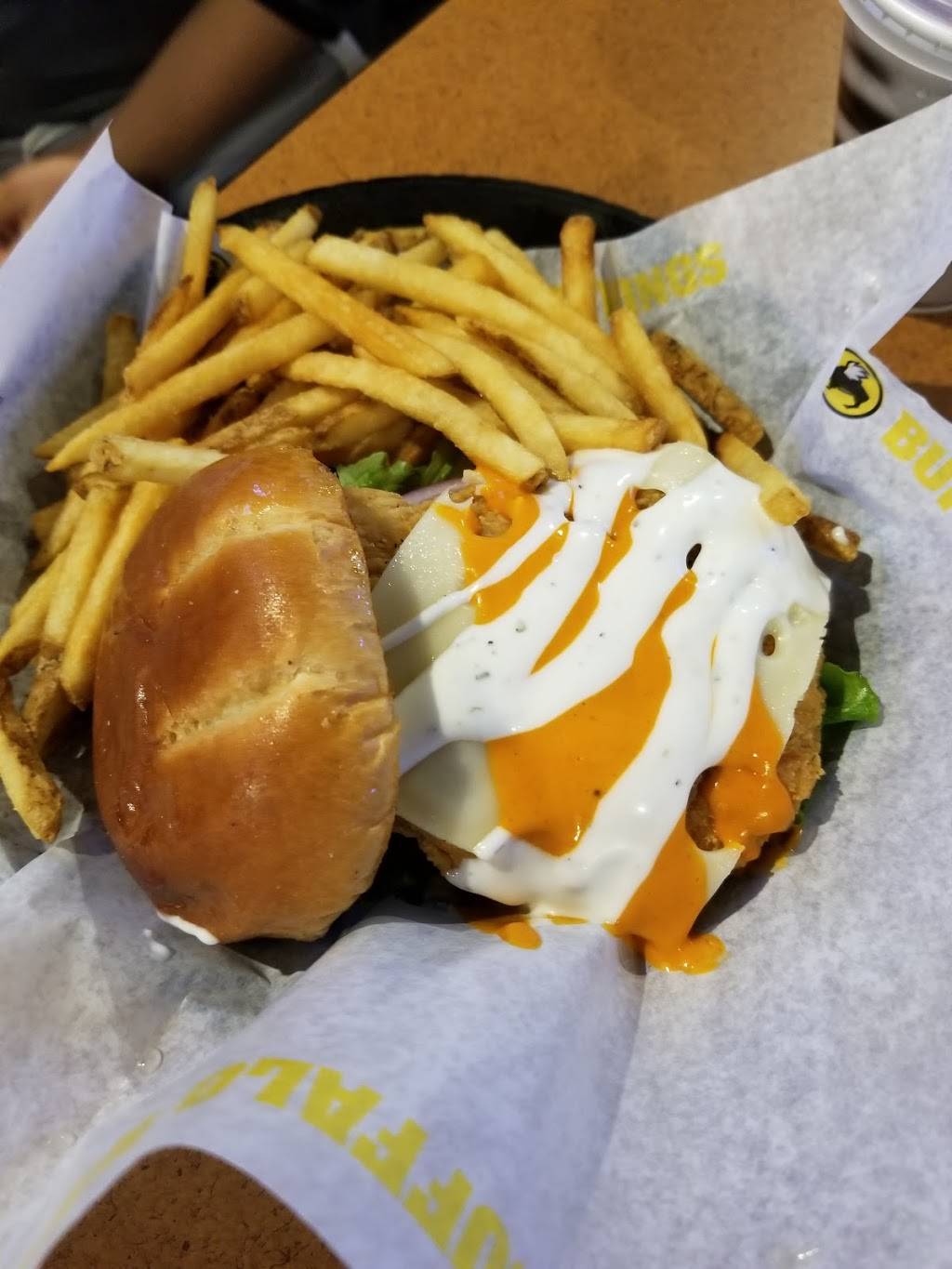 Buffalo Wild Wings | restaurant | 2670 Tuscany St #101, Corona, CA 92881, USA | 9517399464 OR +1 951-739-9464