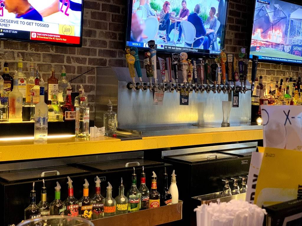 Buffalo Wild Wings | restaurant | 10607 Big Bend Rd, Riverview, FL 33579, USA | 8132349464 OR +1 813-234-9464