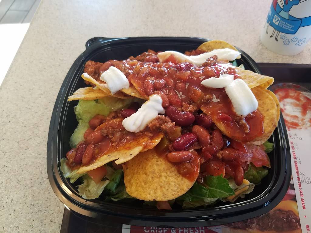 Wendys | restaurant | 2310 S 43rd St, Milwaukee, WI 53219, USA | 4143840076 OR +1 414-384-0076