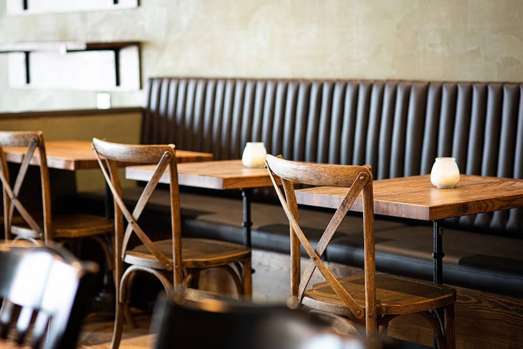 Roebuck Pizza | restaurant | 3159 N Broadway, Chicago, IL 60657, USA | 7738572229 OR +1 773-857-2229