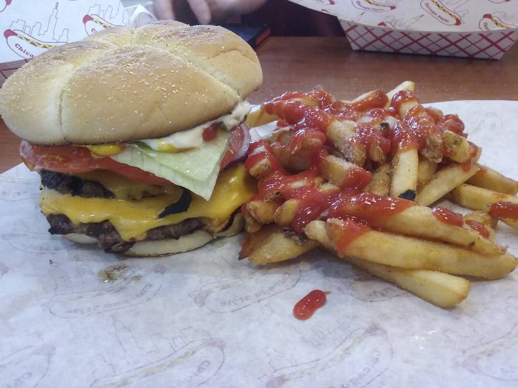 Dog House Grill | restaurant | 1534 N Wells St, Chicago, IL 60610, USA | 3126313737 OR +1 312-631-3737