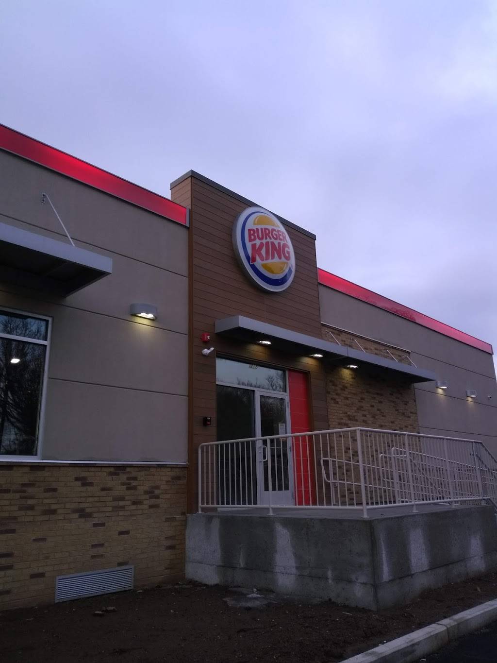 Burger King | restaurant | 223 Lincoln Ave, Haverhill, MA 01830, USA | 8663942493 OR +1 866-394-2493