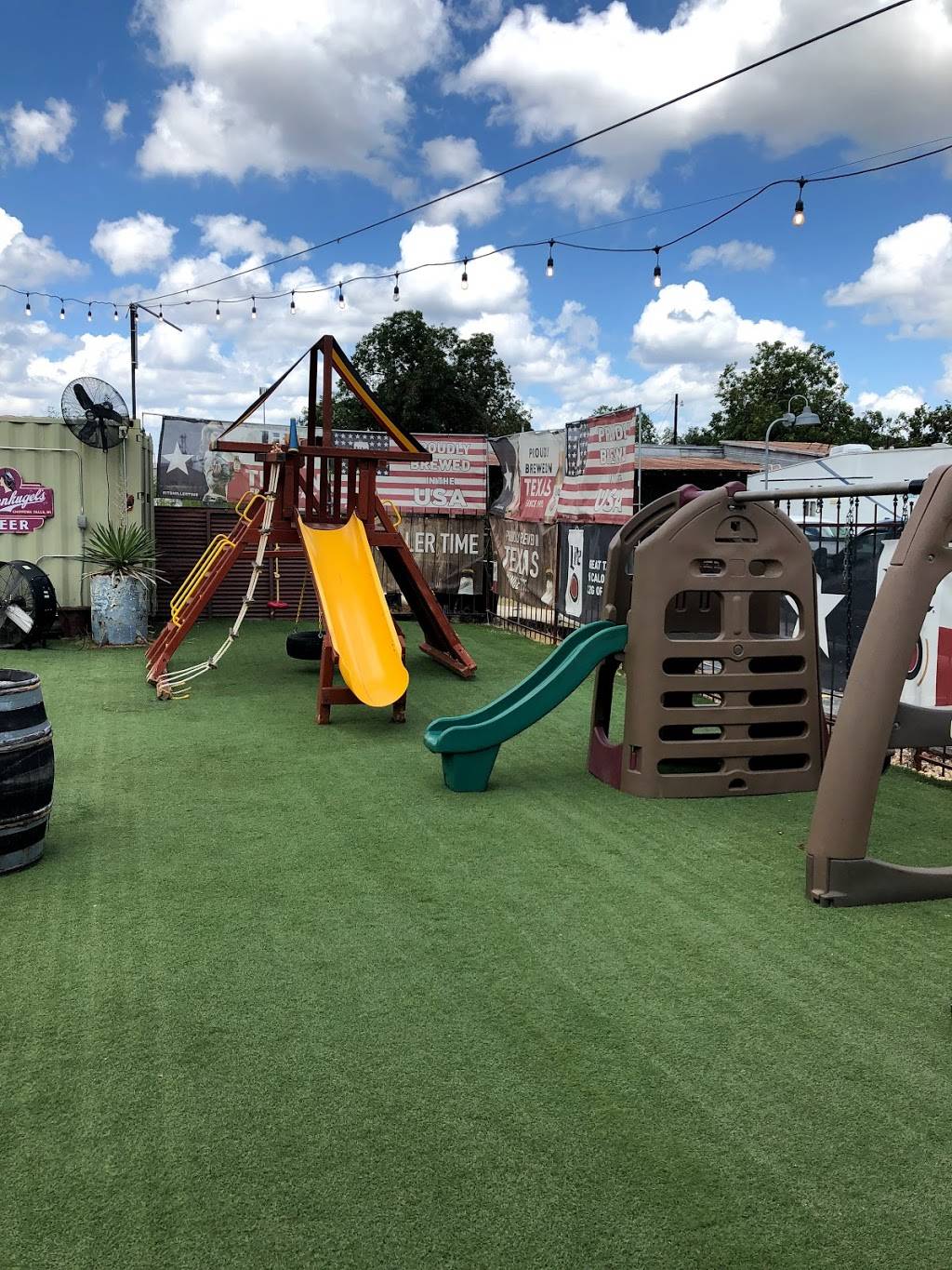 The Hideaway New Braunfels | restaurant | 262 W Jahn St, New Braunfels, TX 78130, USA | 8306205376 OR +1 830-620-5376