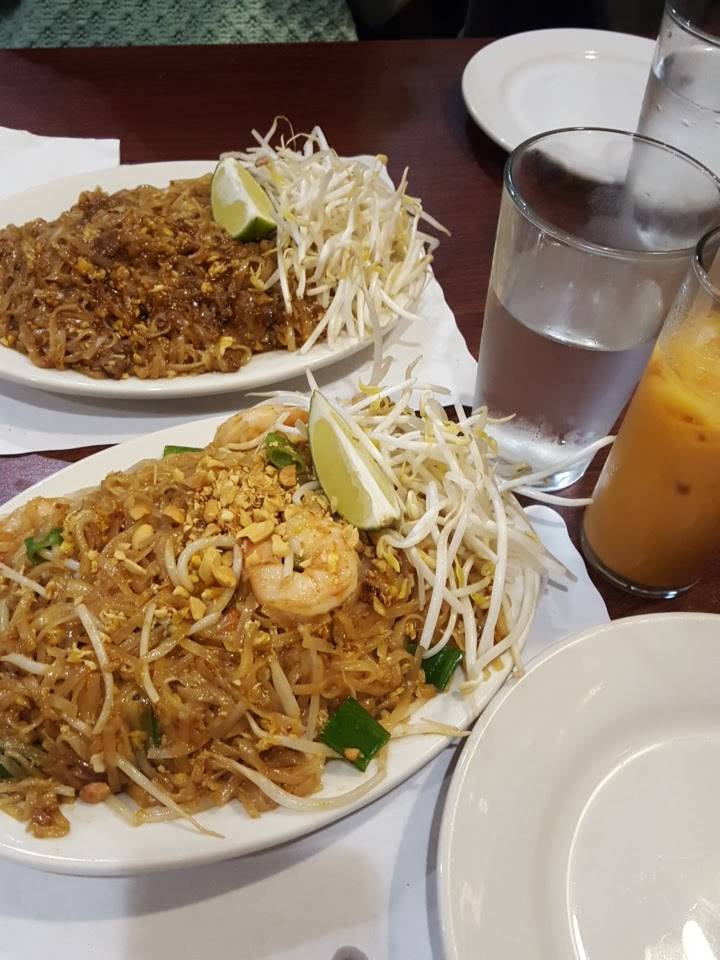 The Elephant Cafe | restaurant | 1505 N Farwell Ave, Milwaukee, WI 53202, USA | 4142209322 OR +1 414-220-9322