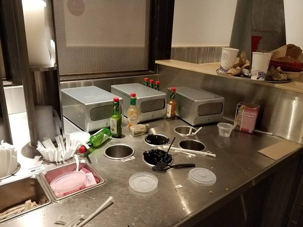 Chipotle Mexican Grill | restaurant | 13315 60th St N, Oak Park Heights, MN 55082, USA | 6514393390 OR +1 651-439-3390