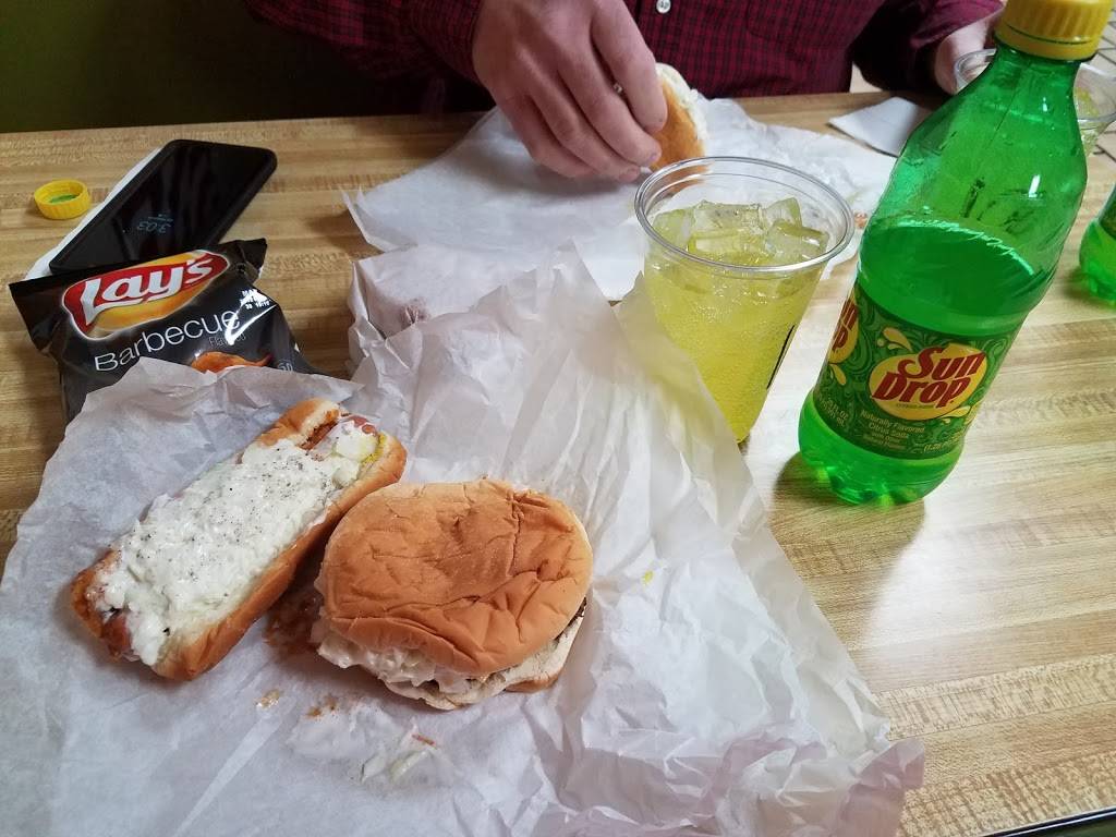 Melvins Hamburgers & Hot Dogs | restaurant | 133 W Broad St, Elizabethtown, NC 28337, USA | 9108622763 OR +1 910-862-2763