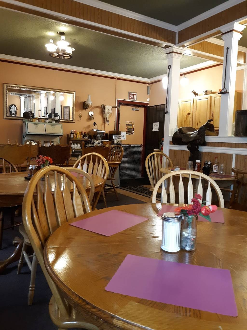 Silvers Saloon | restaurant | 2752 Pacific Ave SE, Olympia, WA 98501, USA | 3604890255 OR +1 360-489-0255