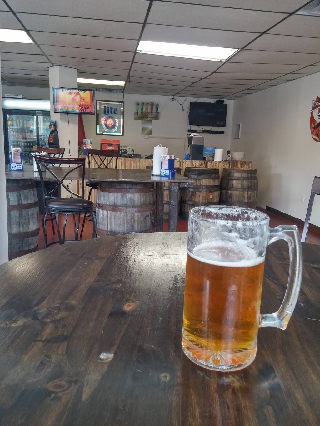 Genos Golden Pizza & Pub | restaurant | 113 N Riverview Dr, Parchment, MI 49004, USA | 2693457266 OR +1 269-345-7266