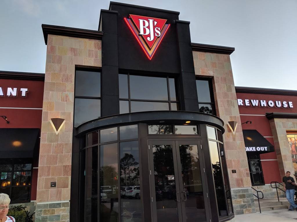 BJs Restaurant & Brewhouse | restaurant | 9960 University Plaza Dr, Fort Myers, FL 33913, USA | 2392045760 OR +1 239-204-5760