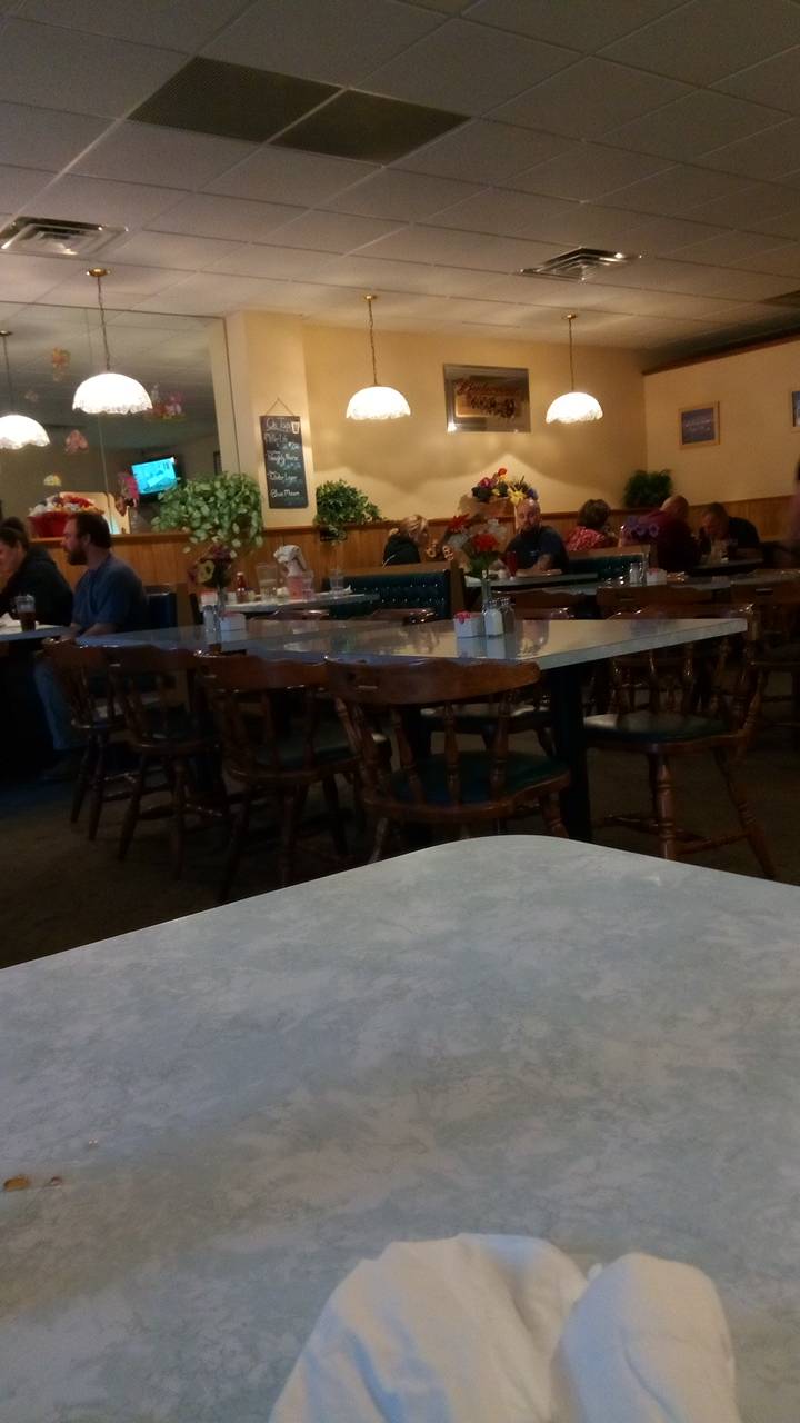 Hilltop Restaurant | restaurant | 446 Main St, Terryville, CT 06786, USA | 8605835586 OR +1 860-583-5586