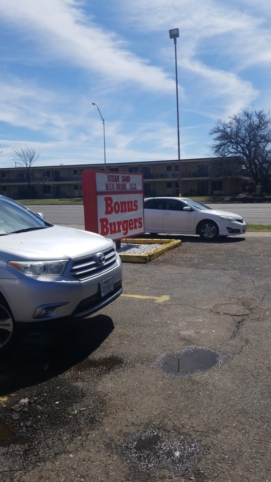 Bonus Burger | restaurant | 2312 50th St, Lubbock, TX 79412, USA | 8067957400 OR +1 806-795-7400