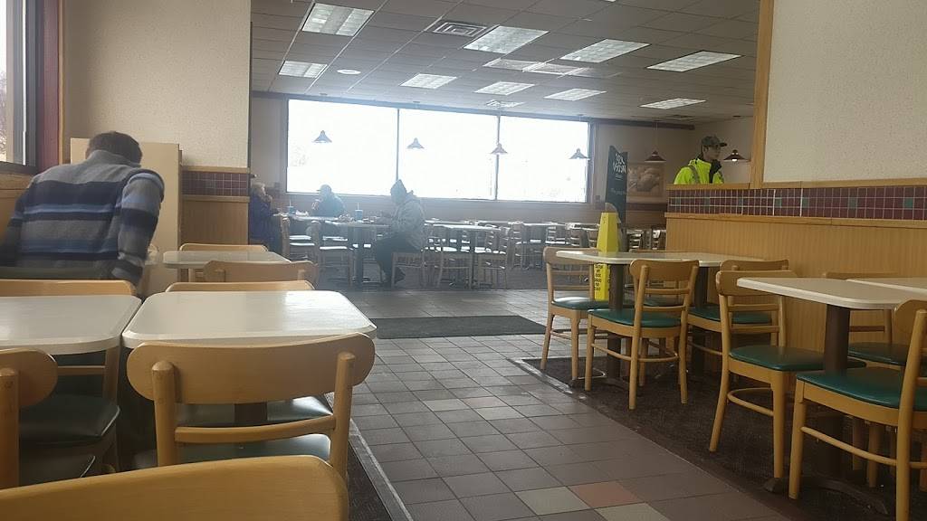 Wendys | restaurant | 328 Queen St, Southington, CT 06489, USA | 8607361162 OR +1 860-736-1162