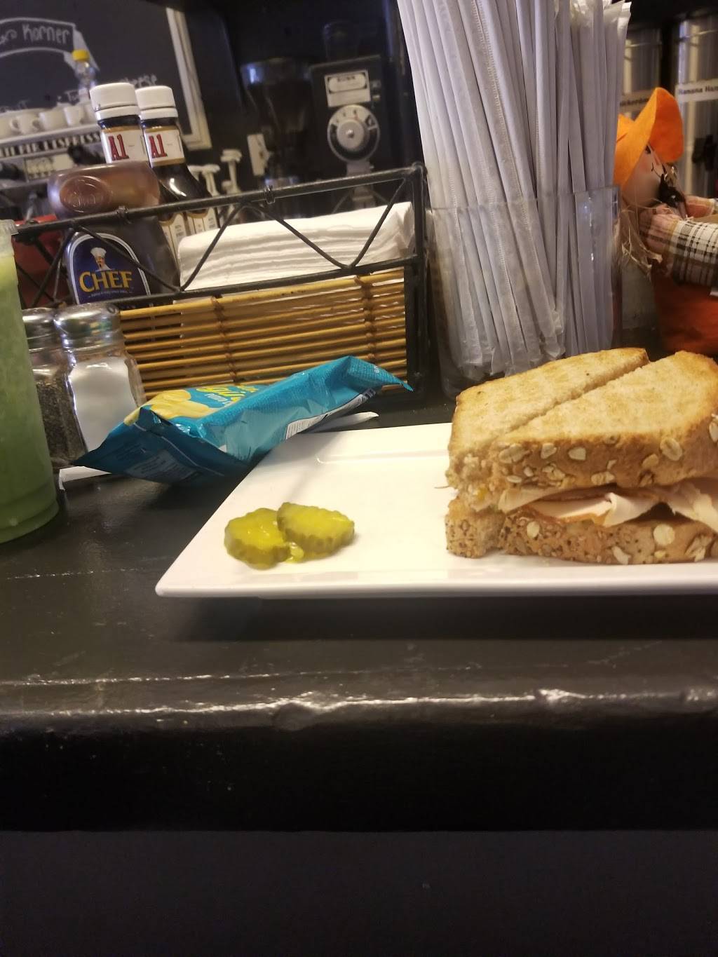 Cranberry Cafe | meal takeaway | 704 E Broadway, Boston, MA 02127, USA | 6172683553 OR +1 617-268-3553