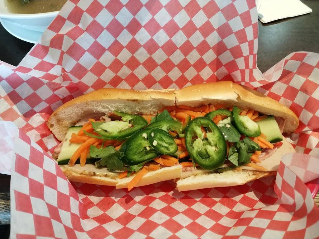Banh Mi Metro | restaurant | 2055 Lawrence Ave E, Scarborough, ON M1R 2Z4, Canada | 4167509979 OR +1 416-750-9979