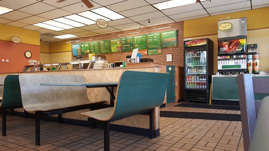 Subway | restaurant | 360 S Division St, Harvard, IL 60033, USA | 8159437298 OR +1 815-943-7298
