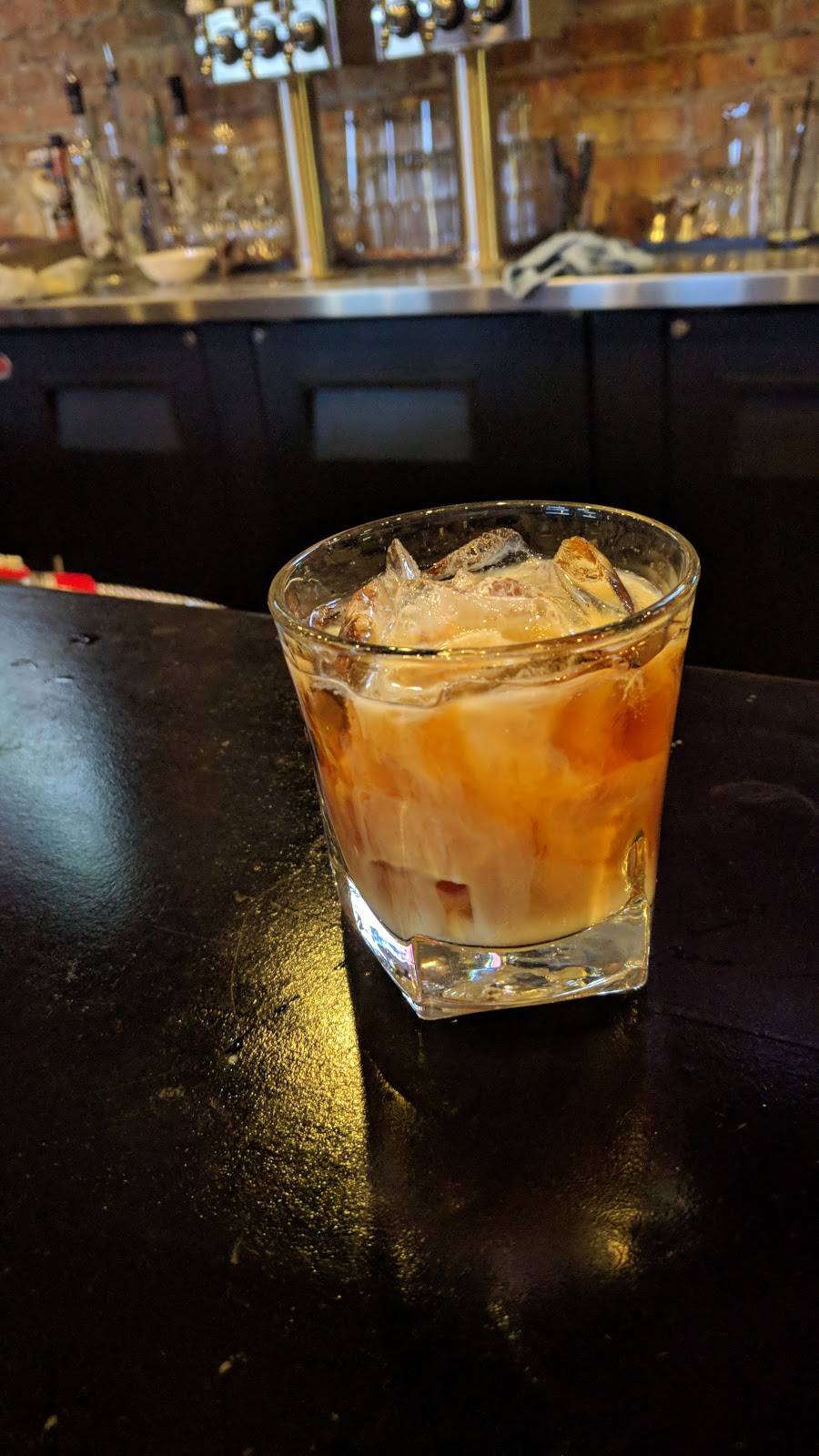 Johnnys Blitz | restaurant | 20 N Cass Ave, Westmont, IL 60559, USA | 6305419015 OR +1 630-541-9015