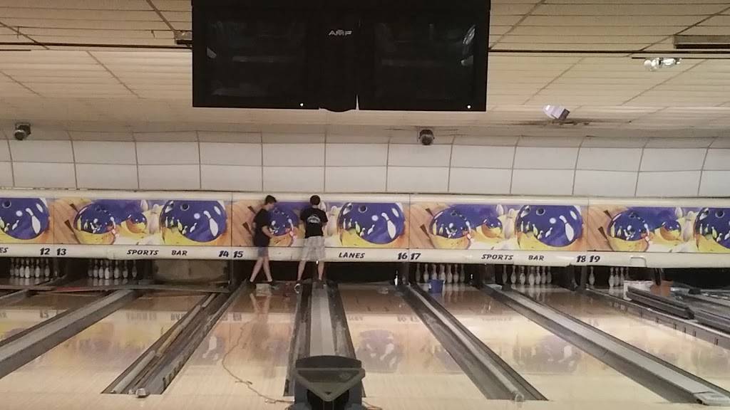 University Lanes | restaurant | 16653 E Michigan Ave, Albion, MI 49224, USA | 5173432005 OR +1 517-343-2005