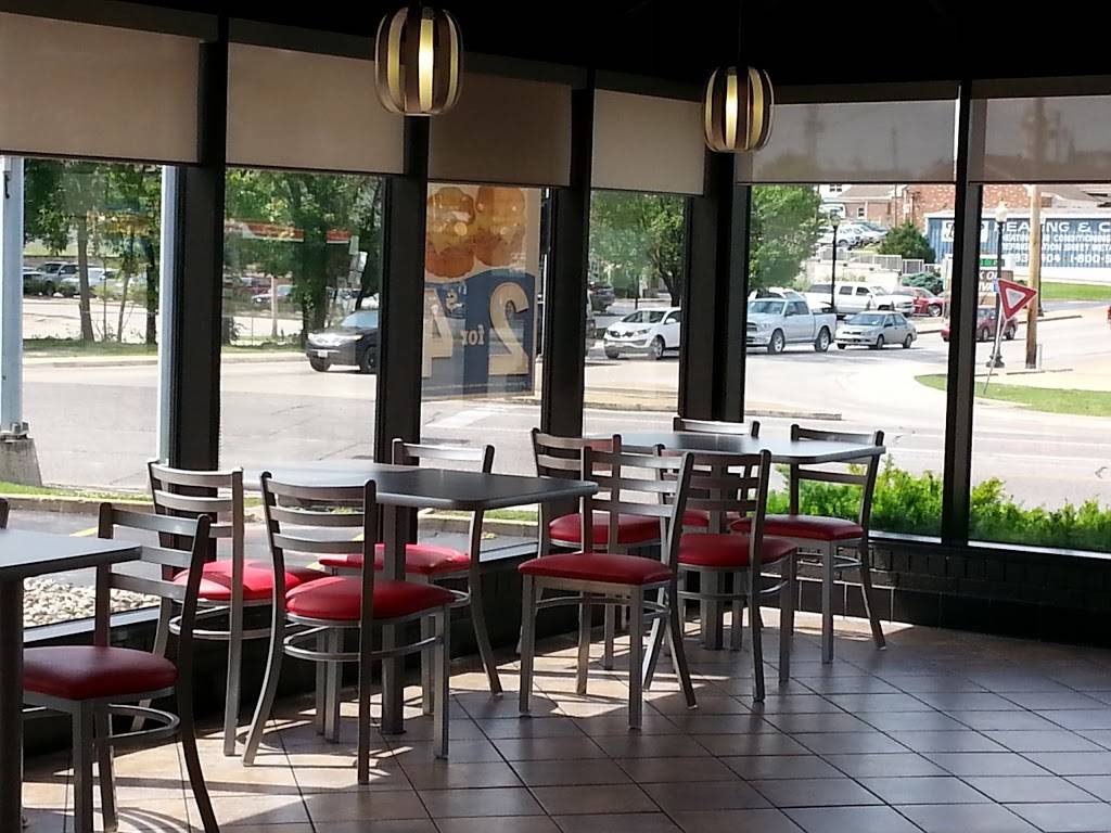 Hardees | restaurant | 300 US-50, Union, MO 63084, USA | 6365838330 OR +1 636-583-8330