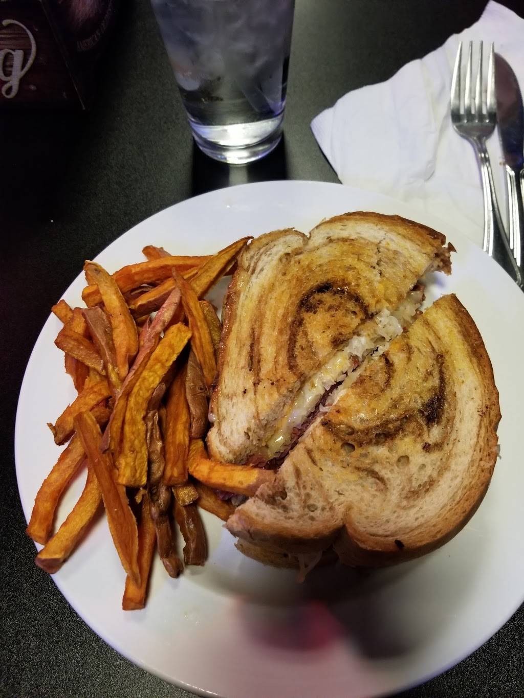 Smokehouse Bar & Grill | restaurant | 708 W Race St, Kingston, TN 37763, USA | 8652488026 OR +1 865-248-8026