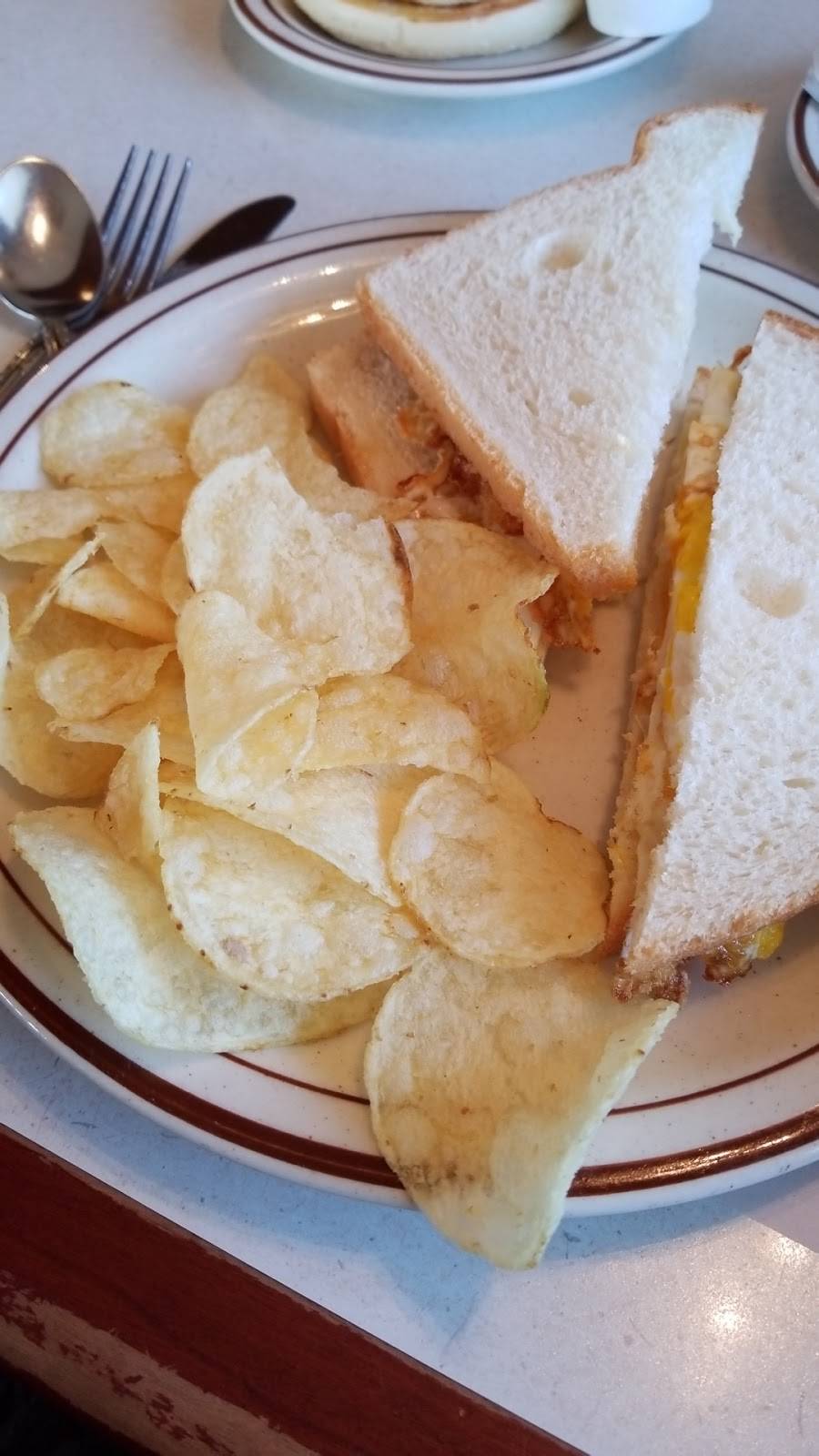 Golden Flame Family Restaurant | restaurant | 2604 Custer St, Manitowoc, WI 54220, USA | 9206820880 OR +1 920-682-0880