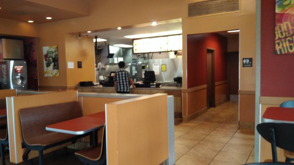 Jack in the Box | restaurant | 3702 SW Military Dr, San Antonio, TX 78211, USA | 2109211364 OR +1 210-921-1364