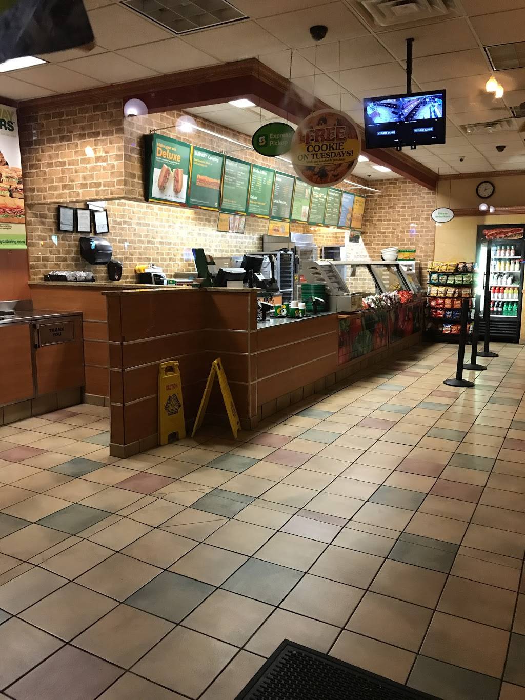 Subway Restaurants | restaurant | 236 S State St, Chicago, IL 60604, USA | 3125884100 OR +1 312-588-4100
