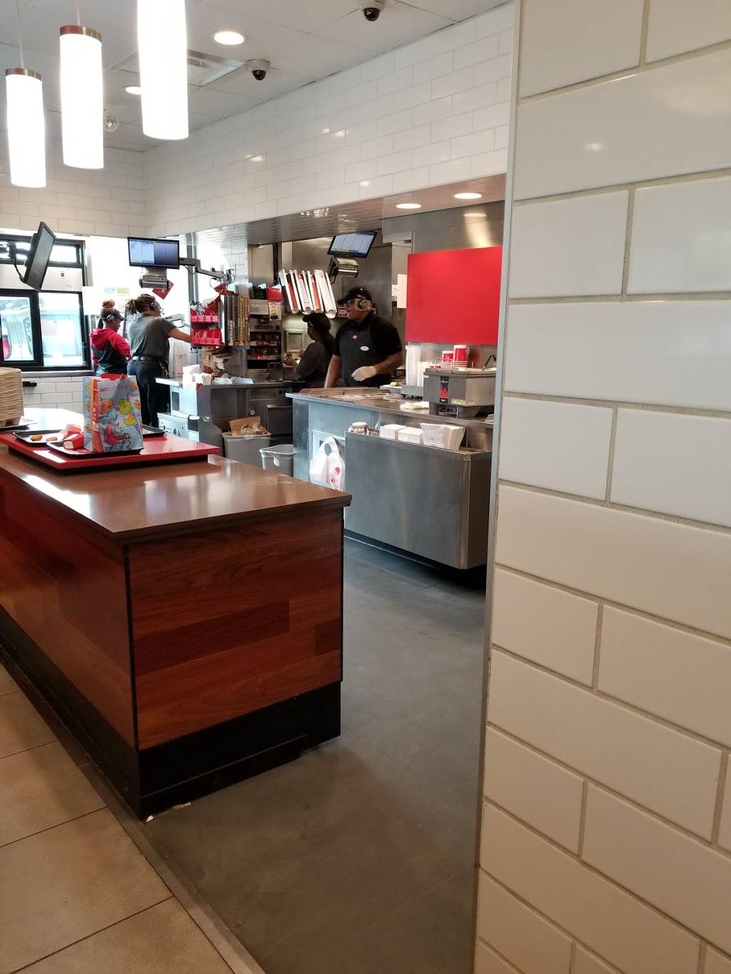 Wendys | restaurant | 735 N Madison Blvd, Roxboro, NC 27573, USA | 3365972488 OR +1 336-597-2488