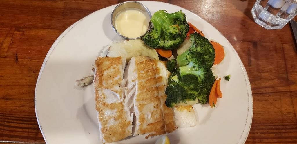 Fins Fish House & Raw Bar | restaurant | 243 Rehoboth Ave, Rehoboth Beach, DE 19971, USA | 3022263467 OR +1 302-226-3467