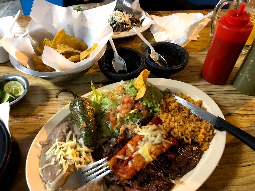 Taqueria Traspasada | restaurant | 3144 N California Ave, Chicago, IL 60618, USA | 7735394533 OR +1 773-539-4533