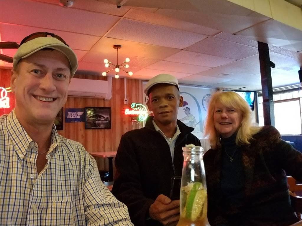 MJs on the Park | restaurant | 6312 S Grand Blvd, St. Louis, MO 63111, USA | 3146652656 OR +1 314-665-2656