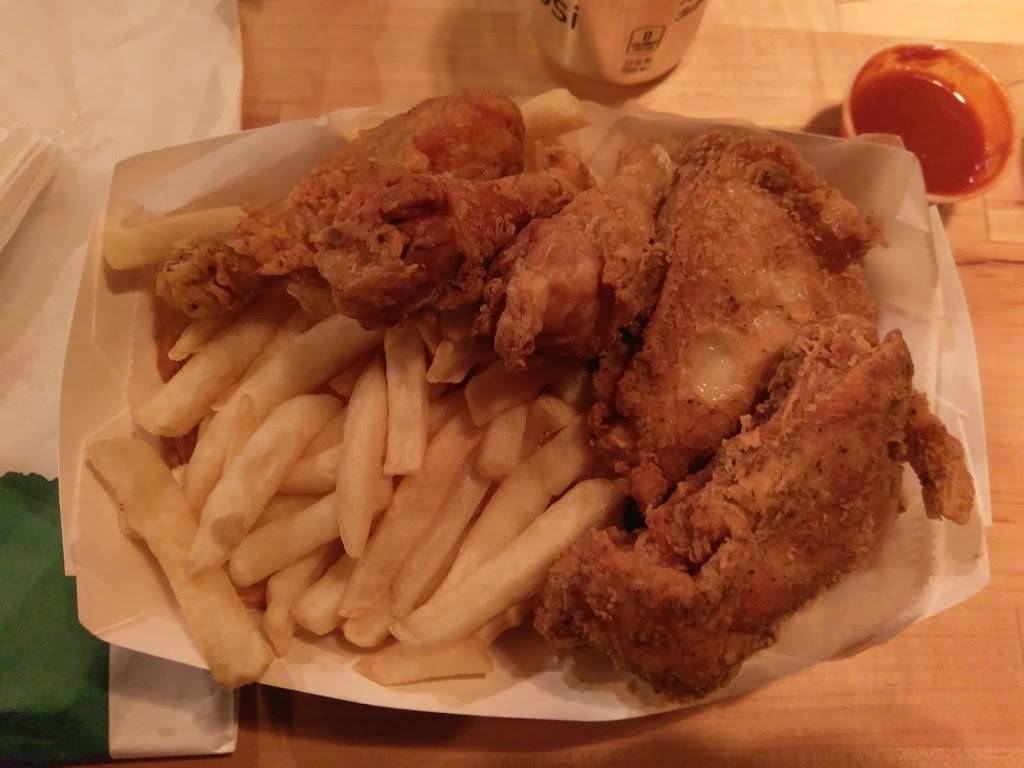 Harolds Chicken | restaurant | 1323 1st Ave SE, Cedar Rapids, IA 52402, USA | 3193644493 OR +1 319-364-4493