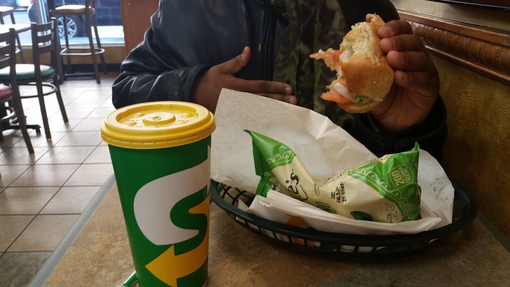 Subway Restaurants | restaurant | 113 Mineola Blvd, Mineola, NY 11501, USA | 5162482740 OR +1 516-248-2740