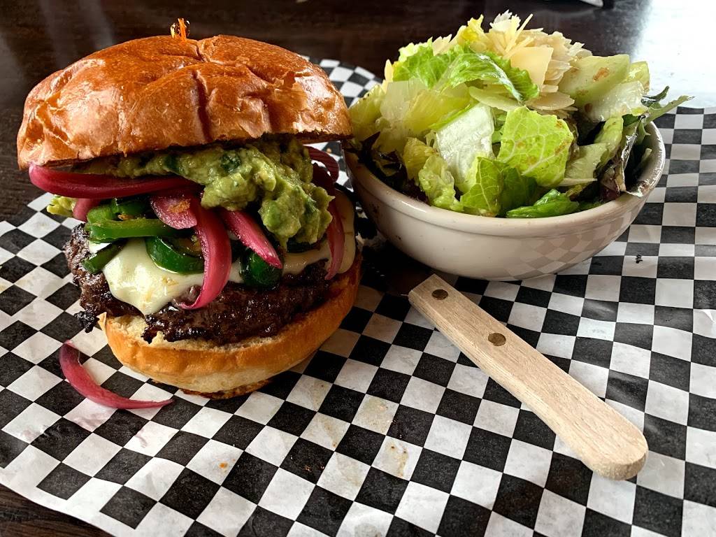 B3 Breakfast & Burger Bar | restaurant | 4027 196th St SW, Lynnwood, WA 98036, USA | 4256723666 OR +1 425-672-3666