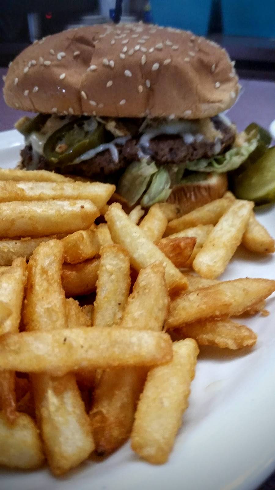 Gayles Depot Square Farm Shoppe | restaurant | 51 Depot St, Watertown, CT 06795, USA | 8602747353 OR +1 860-274-7353