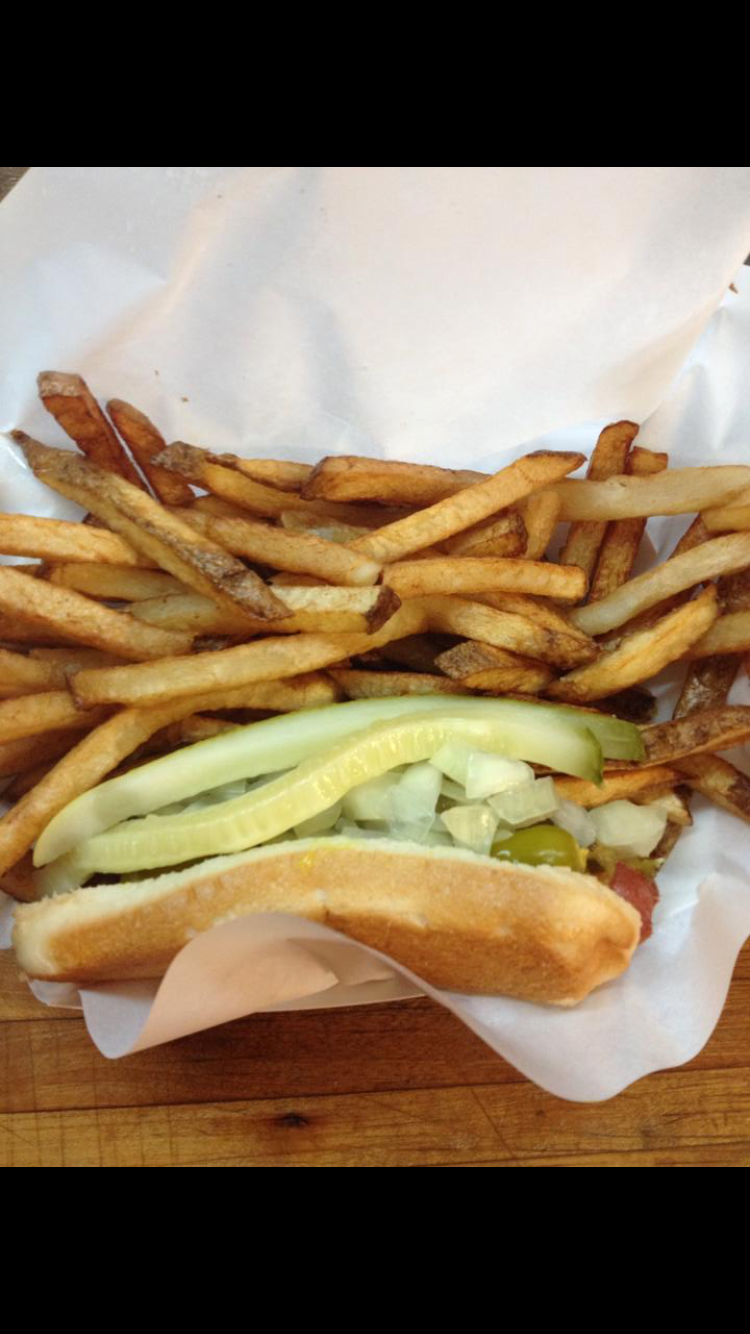 Daves Red Hots | restaurant | 3422 Roosevelt Rd, Chicago, IL 60624, USA | 7737229935 OR +1 773-722-9935