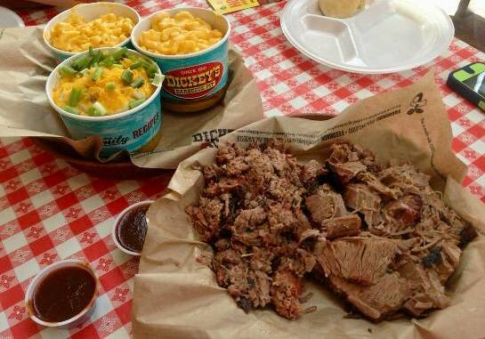 Dickeys Barbecue Pit | restaurant | DFW International Airport (DFW), Terminal C, Gate 6, Dallas, TX 75261, USA | 9725743857 OR +1 972-574-3857
