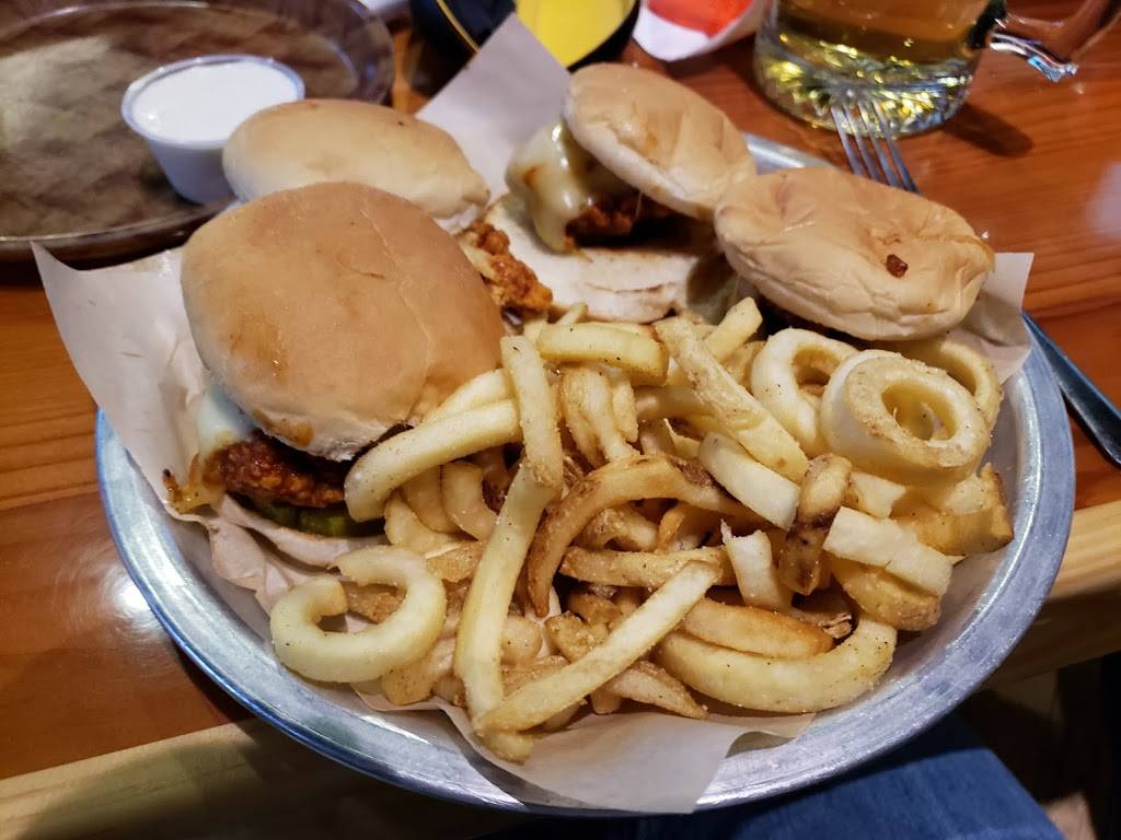 Hooters | restaurant | 404 E Broadway, Bloomington, MN 55425, USA | 9528543110 OR +1 952-854-3110