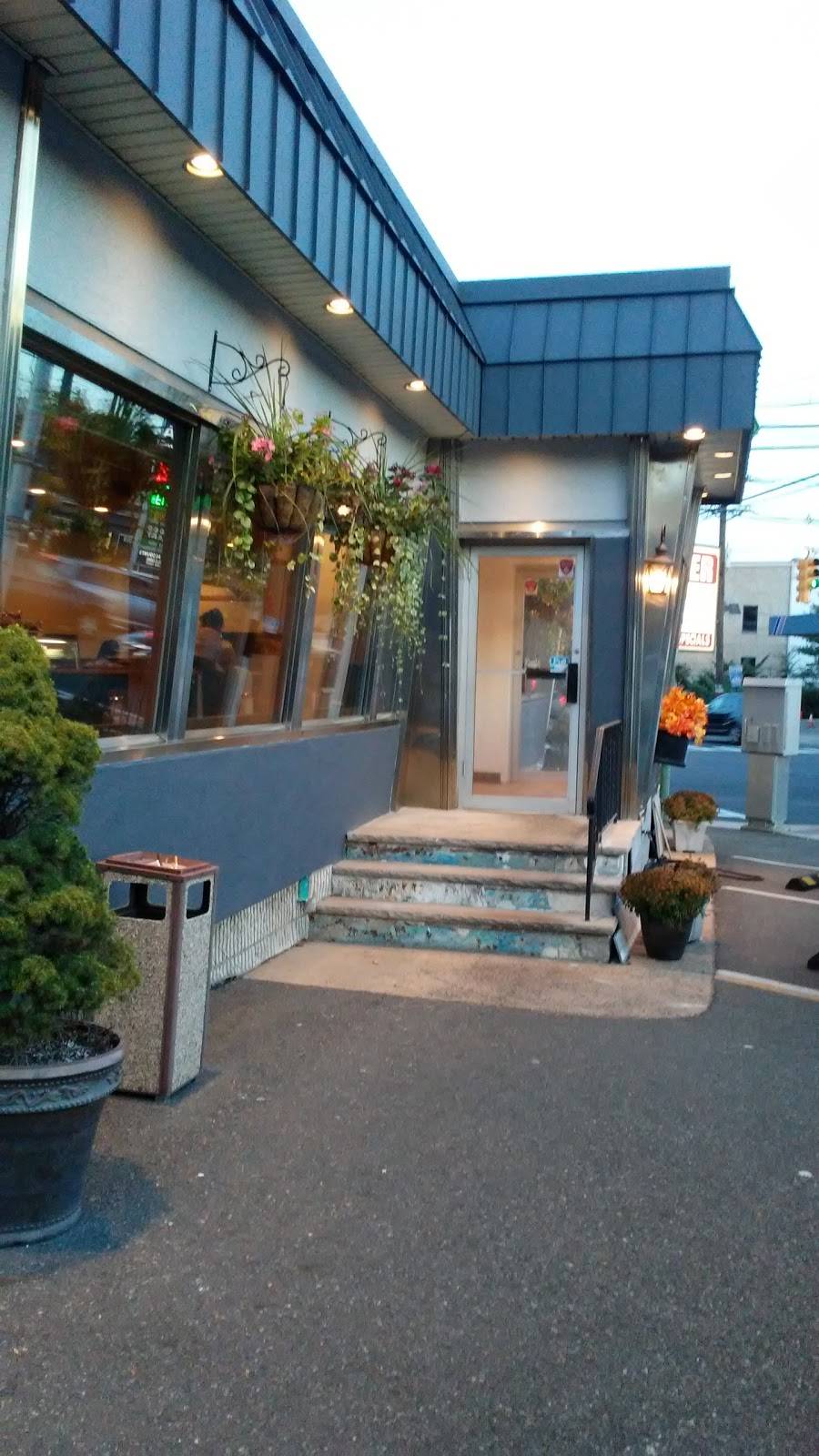 The Grill | restaurant | 706 W Elizabeth Ave, Linden, NJ 07036, USA | 9088623066 OR +1 908-862-3066