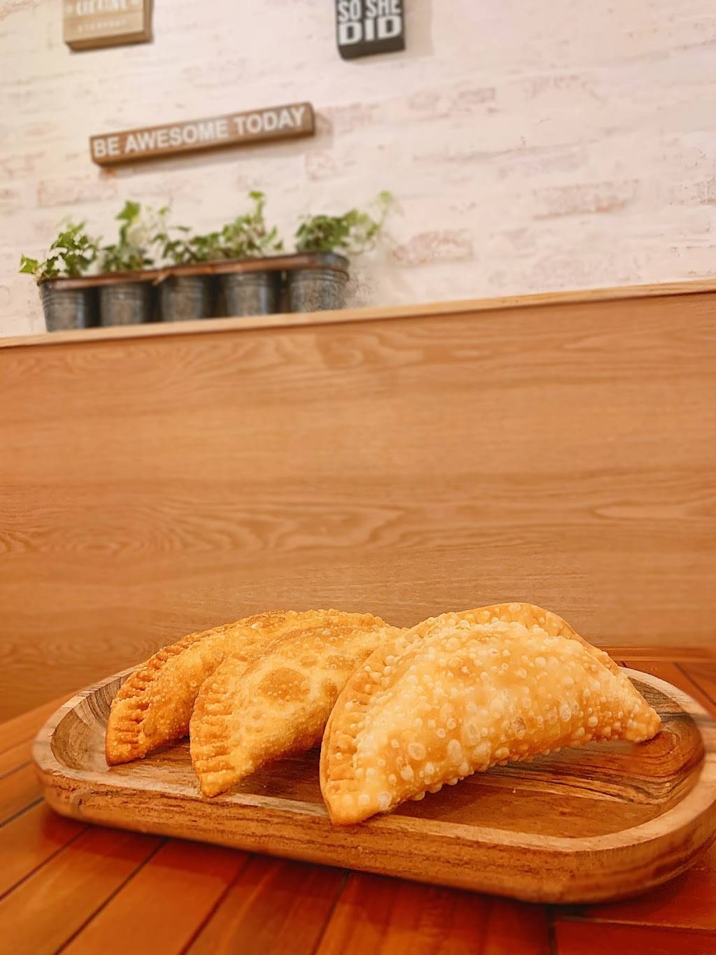 Franchescas Empanadas Cafe | restaurant | 428 S Highland Ave, Baltimore, MD 21224, USA | 6672604877 OR +1 667-260-4877