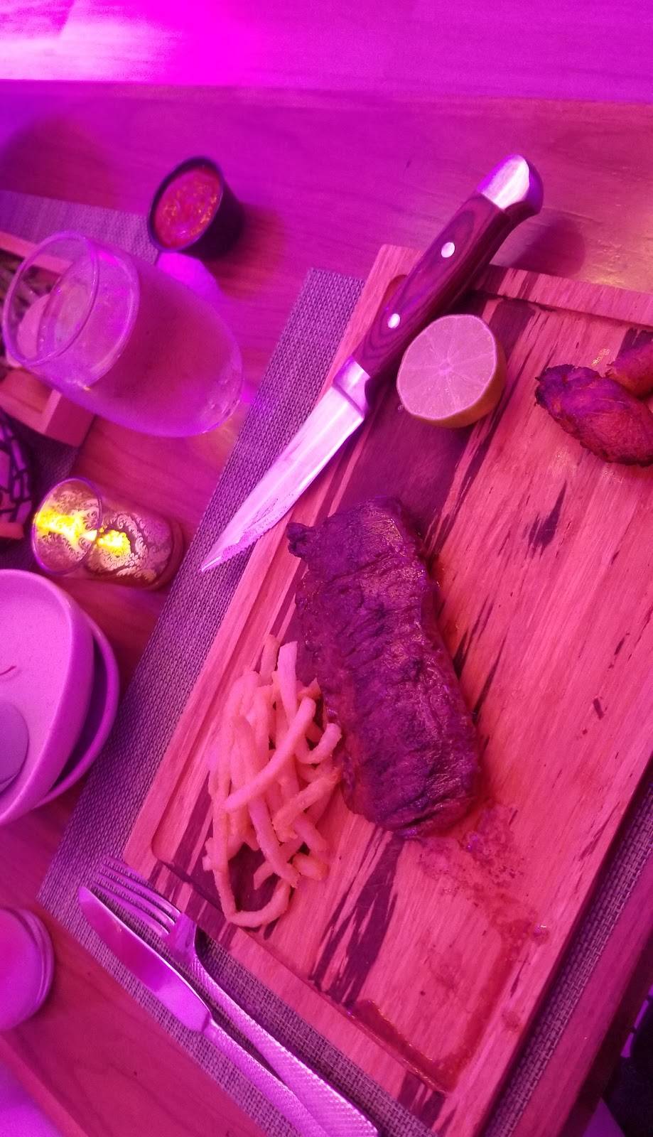 iLov305 Steakhouse & Nightlife | restaurant | 1060 Ocean Dr, Miami Beach, FL 33139, USA | 3055359773 OR +1 305-535-9773