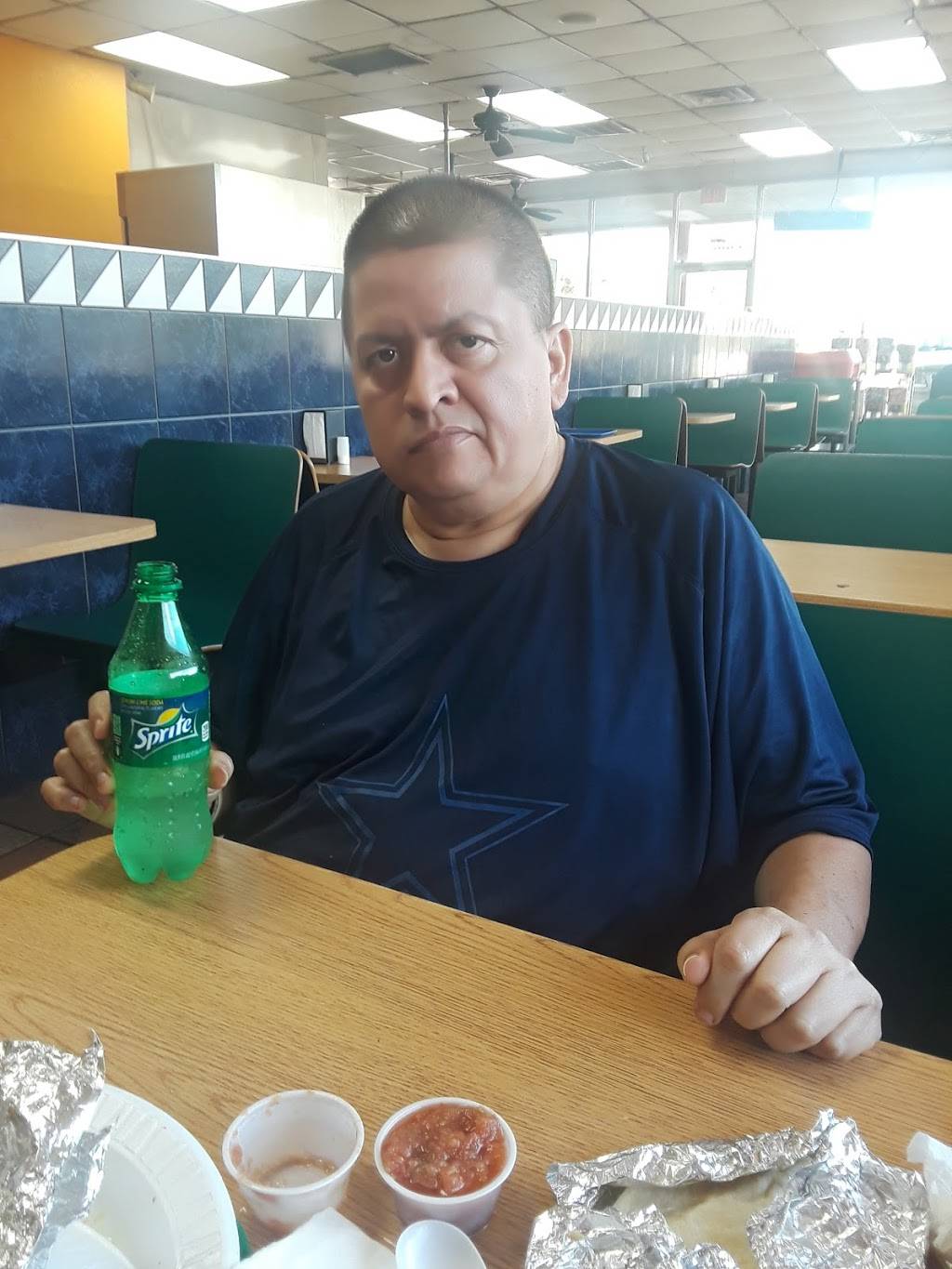 El Pollo Fiesta Inc | restaurant | 915 S Hampton Rd, Dallas, TX 75208, USA | 2149419399 OR +1 214-941-9399