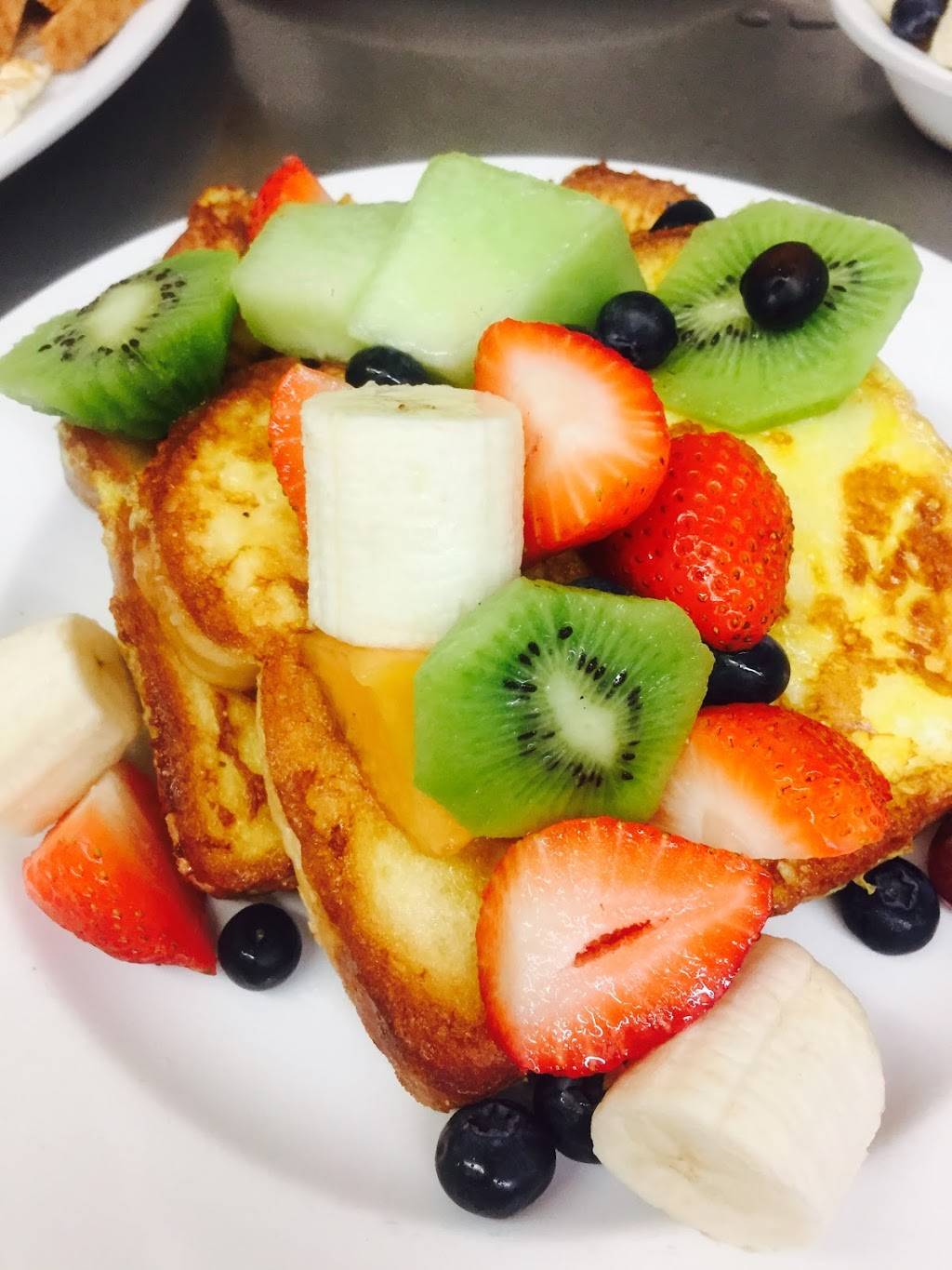 Kos Cafe & Restaurant | restaurant | 1070 Bathurst St, Toronto, ON M5R 3G9, Canada | 4165166495 OR +1 416-516-6495