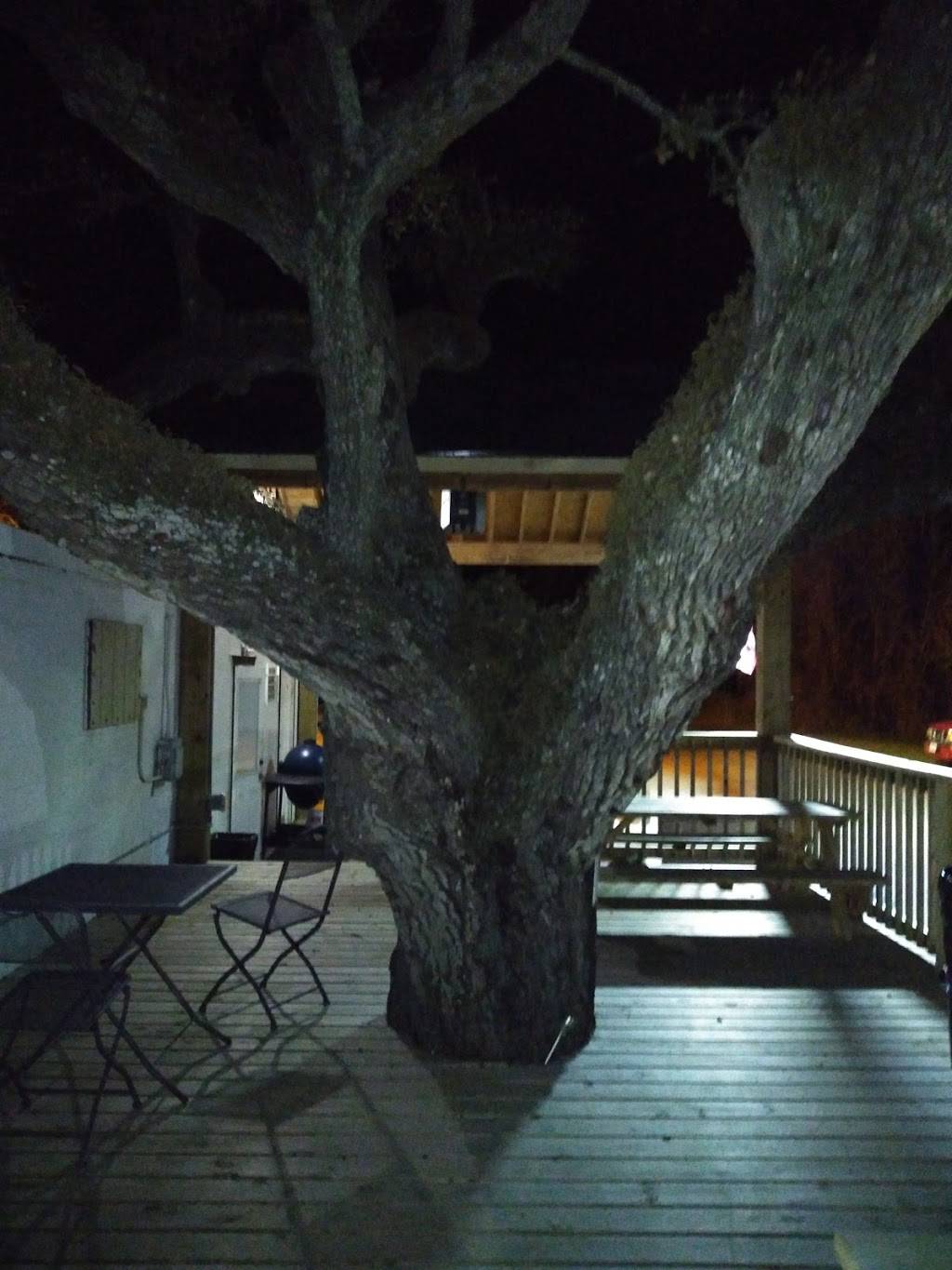 Winnies Watering Hole | restaurant | 111 Plantation Dr, Lake Jackson, TX 77566, USA | 9792973698 OR +1 979-297-3698