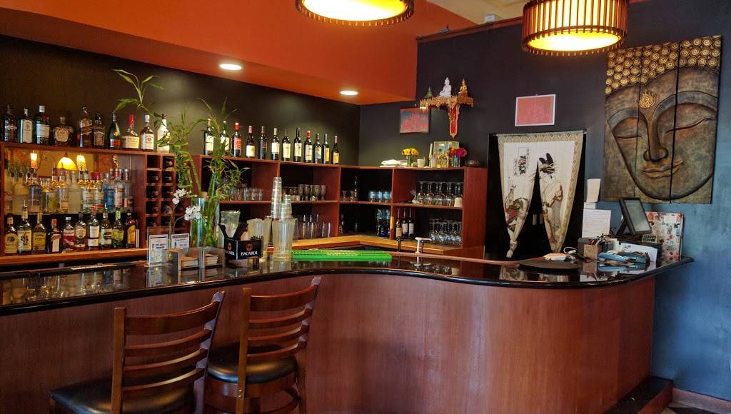 Charm Thai | restaurant | 7426 Broadview Rd, Parma, OH 44134, USA | 2166420301 OR +1 216-642-0301