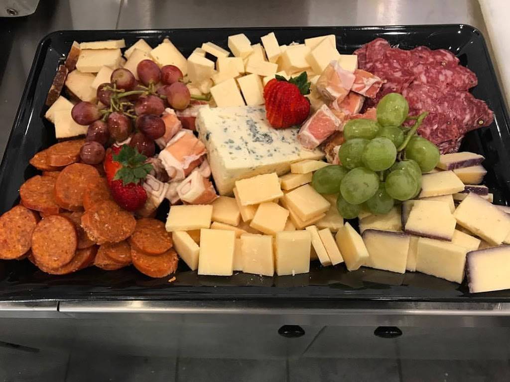 Cerras Market | restaurant | 142 Broadway, Saugus, MA 01906, USA | 7816663929 OR +1 781-666-3929