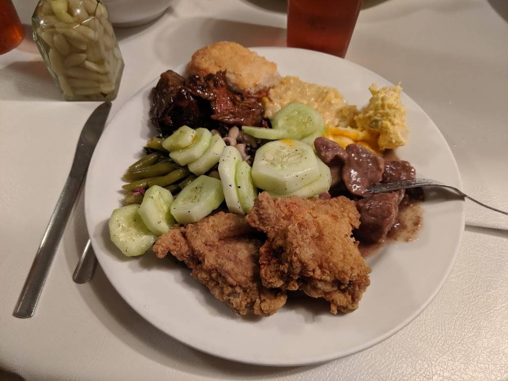 Mrs. Wilkes Dining Room | restaurant | 107 W Jones St, Savannah, GA 31401, USA | 9122325997 OR +1 912-232-5997